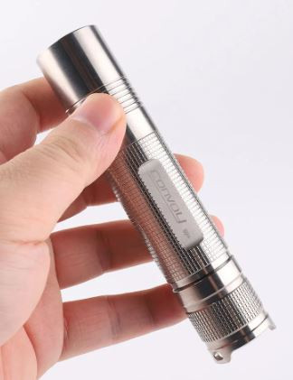 Convoy S2+ SST40 1800lm 6500K Zarządzanie ochroną temperatury 18650 Latarka - TITANIUM