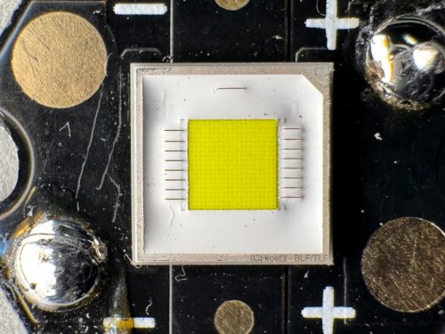 Latarka Convoy L21B z diodą SFT90 (5000 lumenów, zasięg ok. 1000 m)