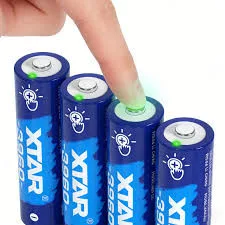 XTAR AA 1,5V 3960 Li-ion 2500mAh z innowacyjnym dotykowym wskaźnikiem poziomu naładowania i sygnalizacją niskiego poziomu baterii