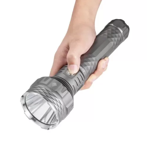 Latarka Lumintop PK90 o mocy 5600 lumenów i zasięgu 1500 m