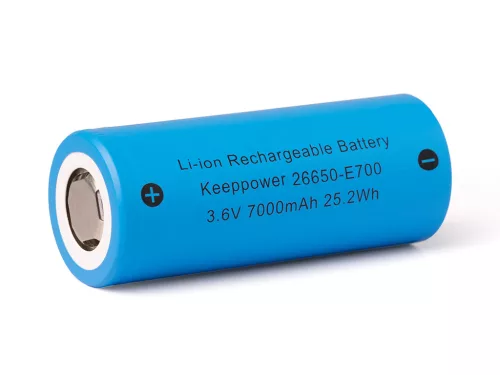 Keeppower 26650-E700 o pojemności 7000 mAh¹, akumulator Li-ion 3,6V-3,7V prąd rozładowania 15A (stały)